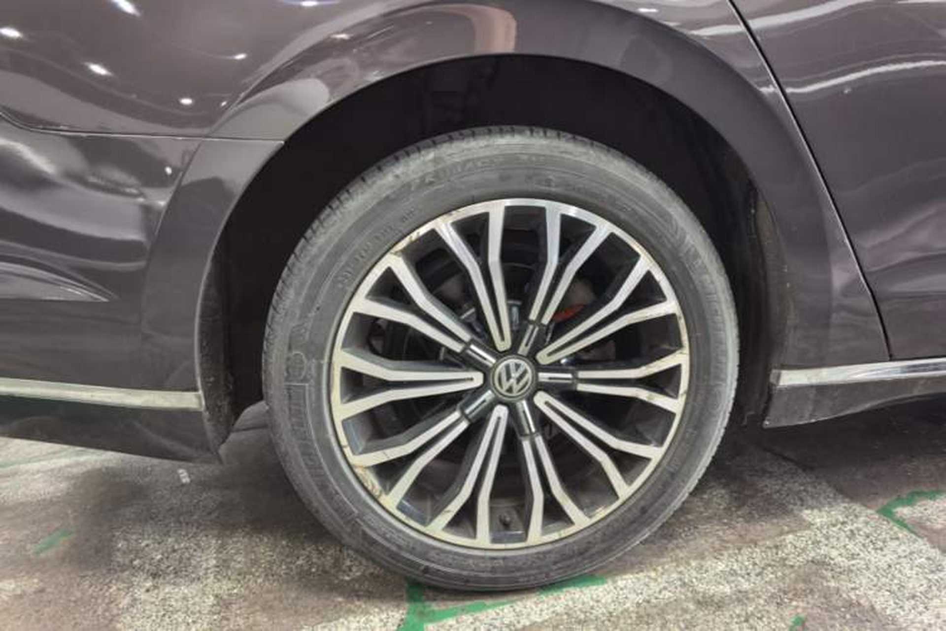 Used Volkswagen Phideon 2018 Revised Version 380TSI Two-Wheel Drive Business Edition Right Rear Wheel Hub