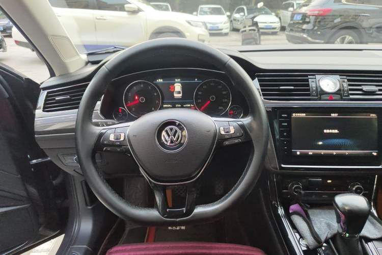 Used Volkswagen Phideon 2018 380TSI Two-Wheel Drive Business Edition Steering Wheel