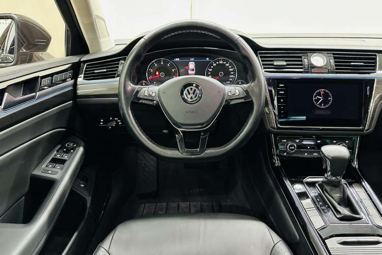 Used Volkswagen Phideon 2018 Revised Version 380TSI Two-Wheel Drive Business Edition Steering Wheel