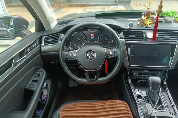 Used Volkswagen Phideon 2018 Revised Version 380TSI Two-Wheel Drive Business Edition Steering Wheel