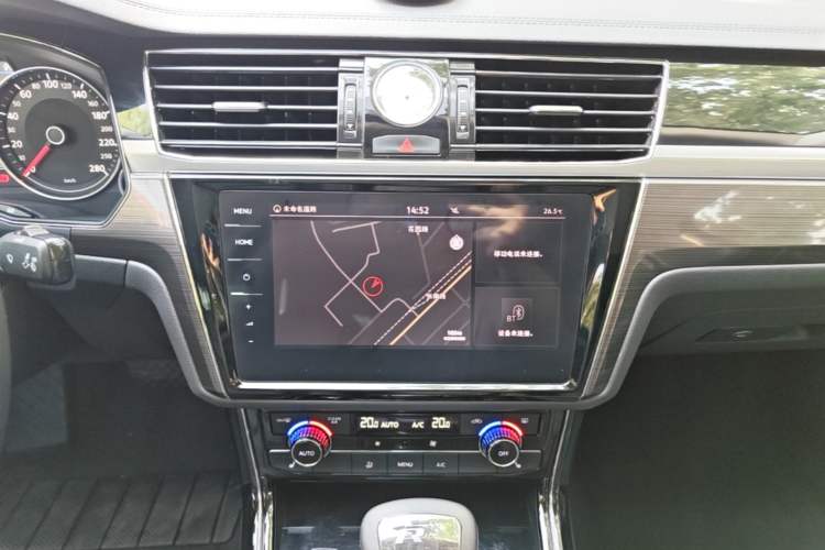 Used Volkswagen Phideon 2018 Revised Version 380TSI Two-Wheel Drive Business Edition Audio And AC Panel
