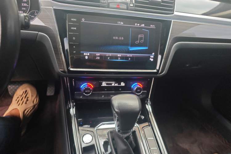 Used Volkswagen Phideon 2018 Revised Version 380TSI Two-Wheel Drive Business Edition Audio And AC Panel