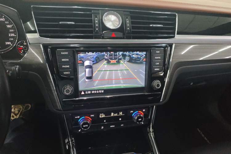 Used Volkswagen Phideon 2018 380TSI Two-Wheel Drive Business Edition Audio And AC Panel