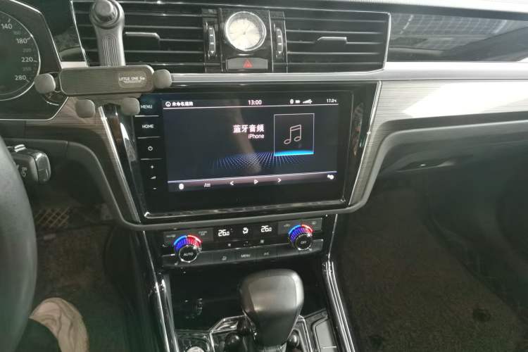 Used Volkswagen Phideon 2018 Revised Version 380TSI Two-Wheel Drive Business Edition Audio And AC Panel
