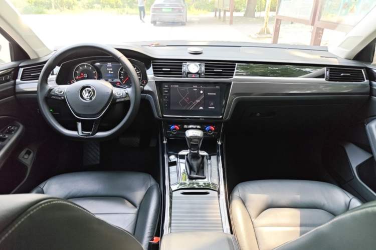 Used Volkswagen Phideon 2018 Revised Version 380TSI Two-Wheel Drive Business Edition Center Console