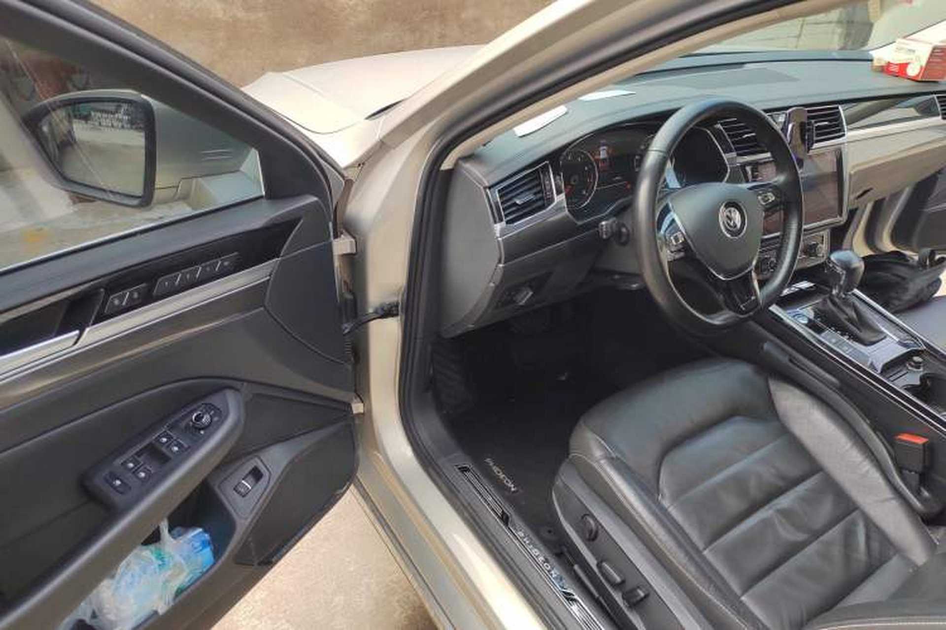 Used Volkswagen Phideon 2018 Revised Version 380TSI Two-Wheel Drive Business Edition Driver Seat