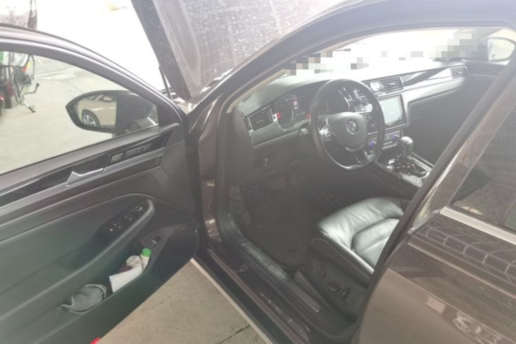 Used Volkswagen Phideon 2018 Revised Version 380TSI Two-Wheel Drive Business Edition Driver Seat
