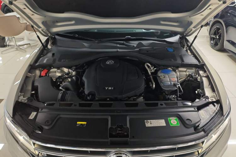 Used Volkswagen Phideon 2018 Revised Version 380TSI Two-Wheel Drive Business Edition Engine Bay