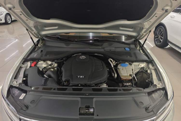 Used Volkswagen Phideon 2018 380TSI Two-Wheel Drive Business Edition Engine Bay