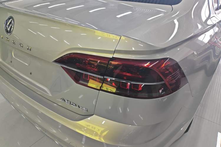 Used Volkswagen Phideon 2018 380TSI Two-Wheel-Drive Flagship Edition Exterior 3