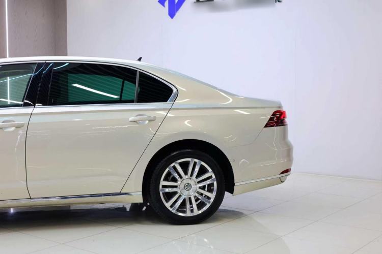 Used Volkswagen Phideon 2018 Revised Version 380TSI Two-Wheel-Drive Flagship Edition Exterior 3