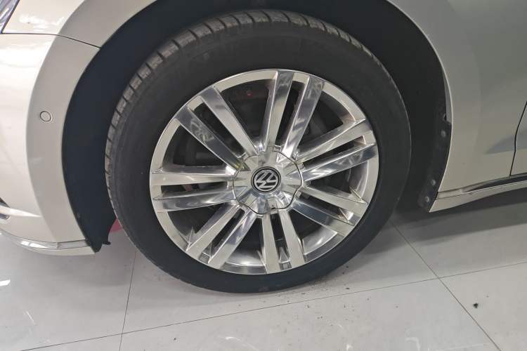 Used Volkswagen Phideon 2018 380TSI Two-Wheel-Drive Flagship Edition Exterior 4