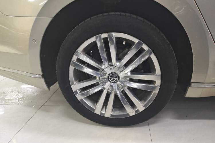 Used Volkswagen Phideon 2018 380TSI Two-Wheel-Drive Flagship Edition Exterior 5