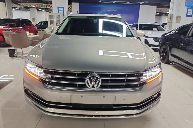 Used Volkswagen Phideon 2018 Revised Version 380TSI Two-Wheel Drive Business Edition Front
