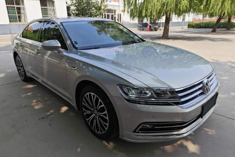 Used Volkswagen Phideon 2018 Revised Version 380TSI Two-Wheel Drive Business Edition Front Right 45 Deg