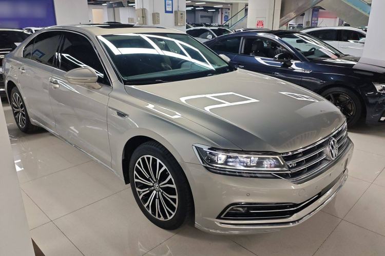 Used Volkswagen Phideon 2018 Revised Version 380TSI Two-Wheel Drive Business Edition Front Right 45 Deg