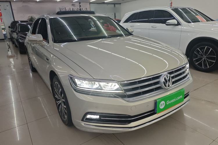Used Volkswagen Phideon 2018 380TSI Two-Wheel Drive Business Edition Front Right 45 Deg