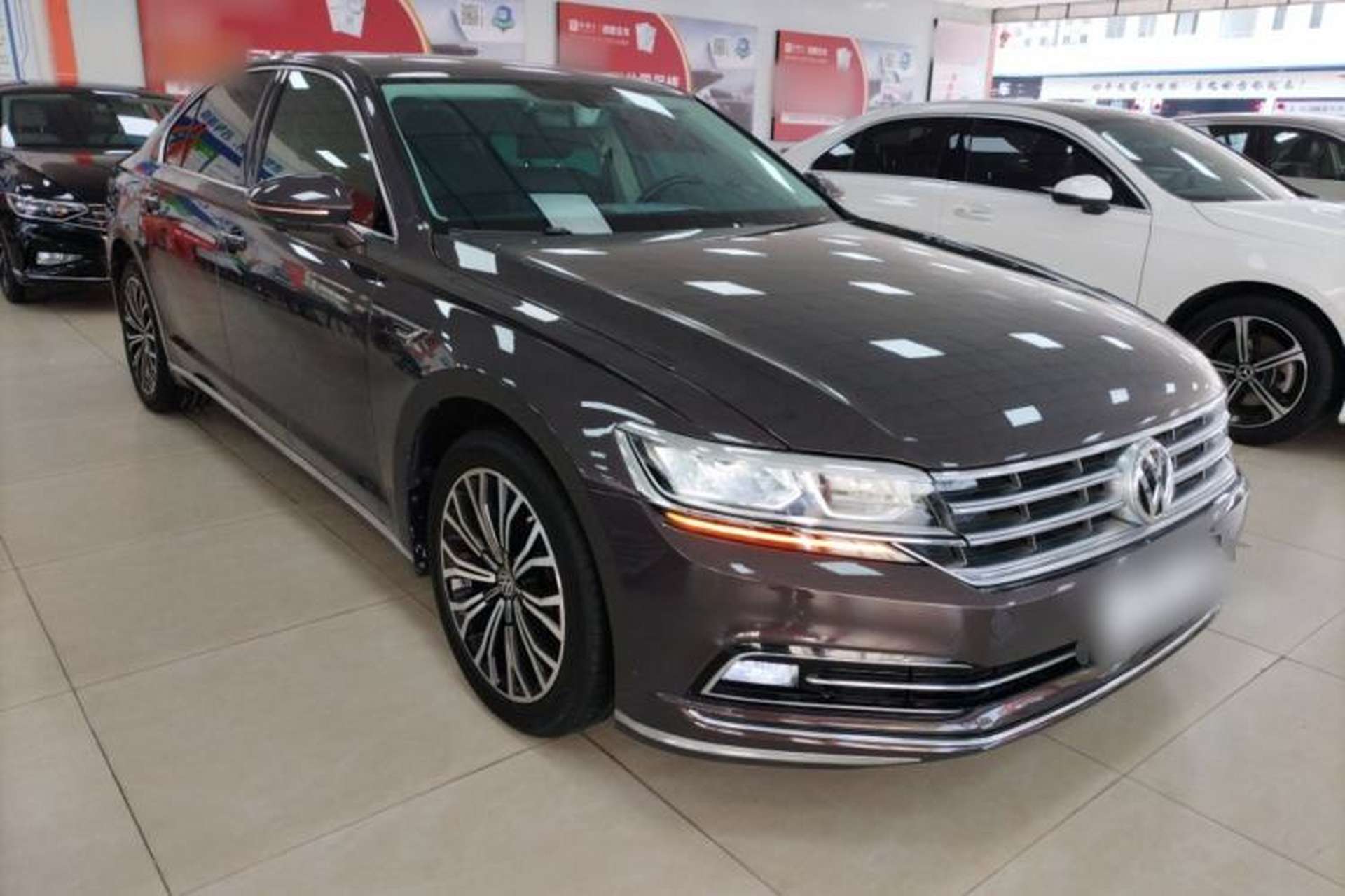 Used Volkswagen Phideon 2018 380TSI Two-Wheel Drive Business Edition Front Right 45 Deg