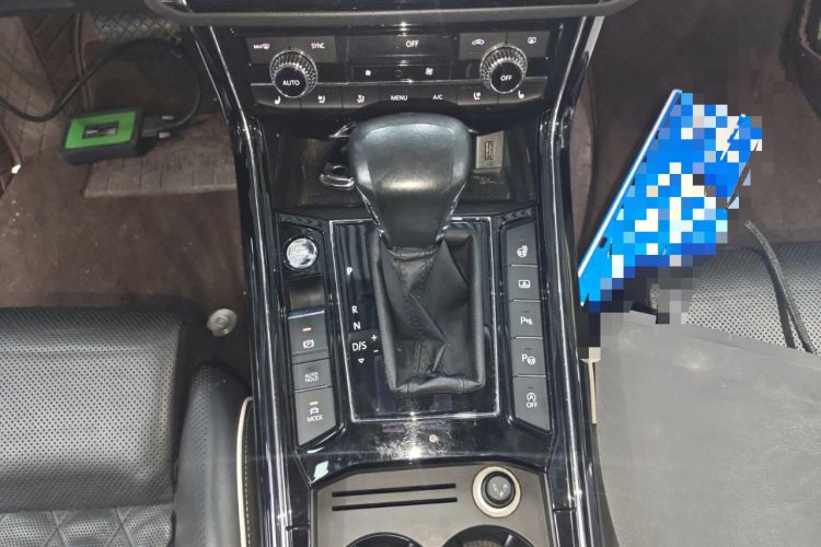 Used Volkswagen Phideon 2018 380TSI Two-Wheel-Drive Flagship Edition Gear Lever