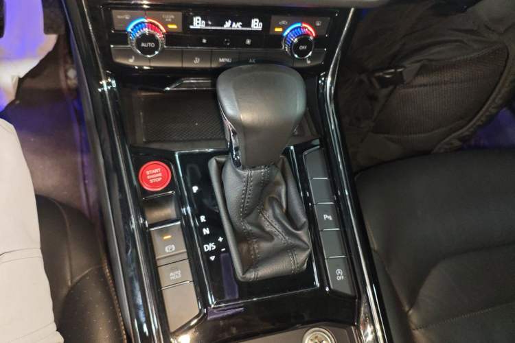 Used Volkswagen Phideon 2018 Revised Version 380TSI Two-Wheel Drive Business Edition Gear Lever