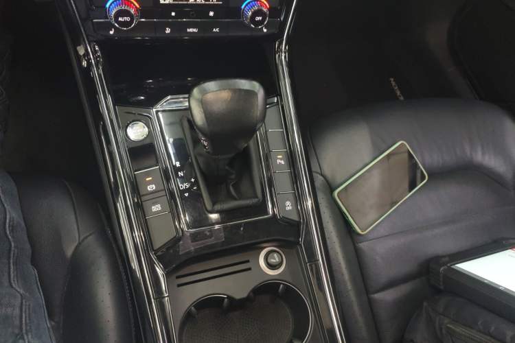 Used Volkswagen Phideon 2018 380TSI Two-Wheel Drive Business Edition Gear Lever