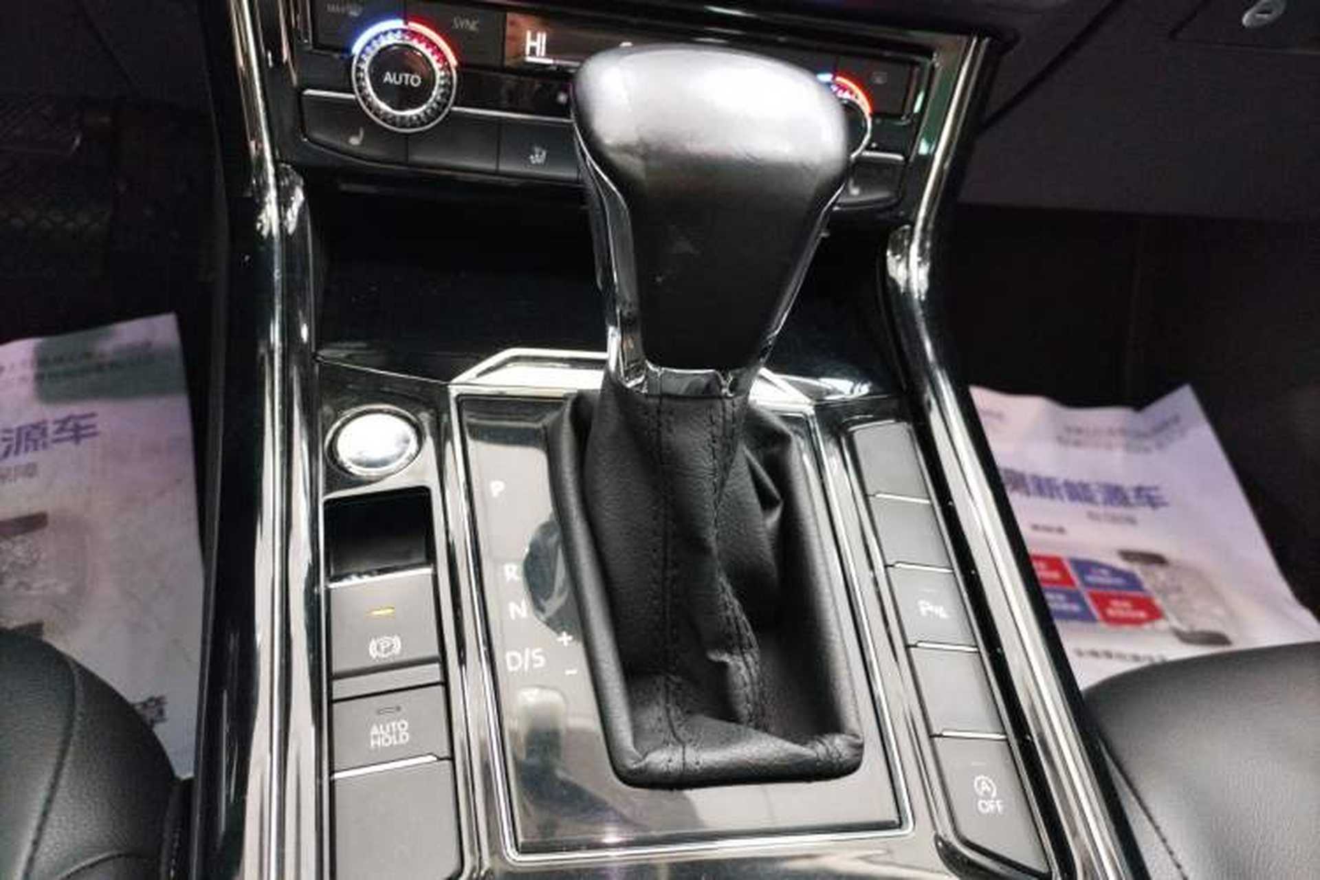 Used Volkswagen Phideon 2018 380TSI Two-Wheel Drive Business Edition Gear Lever