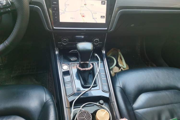 Used Volkswagen Phideon 2018 Revised Version 380TSI Two-Wheel Drive Business Edition Gear Lever