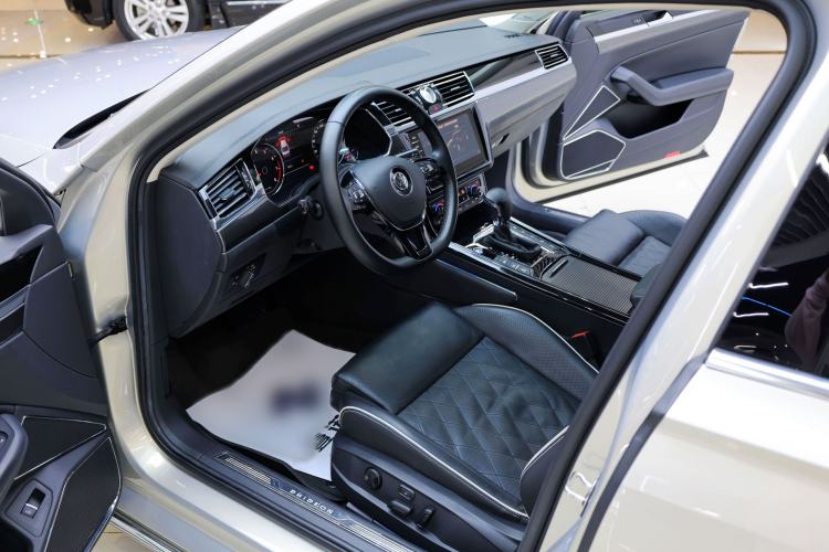 Used Volkswagen Phideon 2018 Revised Version 380TSI Two-Wheel-Drive Flagship Edition Interior 1