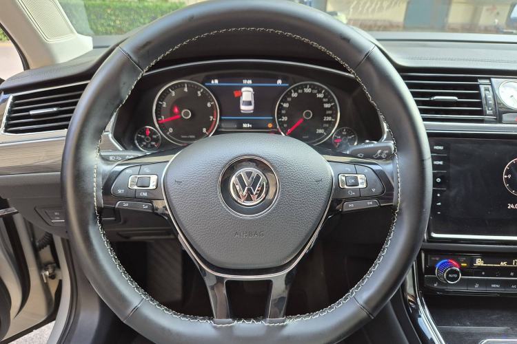 Used Volkswagen Phideon 2018 Revised Version 380TSI Two-Wheel Drive Business Edition Interior 2
