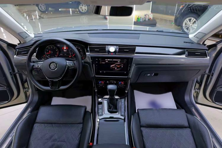 Used Volkswagen Phideon 2018 Revised Version 380TSI Two-Wheel-Drive Flagship Edition Interior 3