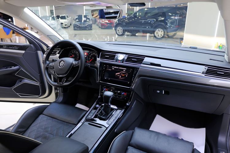 Used Volkswagen Phideon 2018 Revised Version 380TSI Two-Wheel-Drive Flagship Edition Interior 4