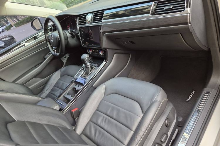 Used Volkswagen Phideon 2018 Revised Version 380TSI Two-Wheel Drive Business Edition Interior 9