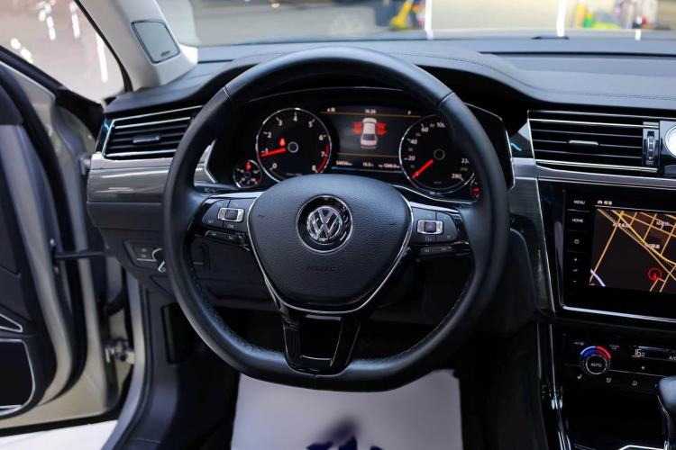 Used Volkswagen Phideon 2018 Revised Version 380TSI Two-Wheel-Drive Flagship Edition Interior 9