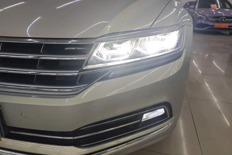 Used Volkswagen Phideon 2018 380TSI Two-Wheel Drive Business Edition Left Front Headlight