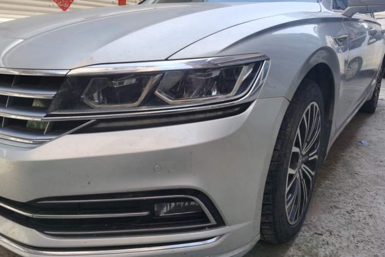 Used Volkswagen Phideon 2018 Revised Version 380TSI Two-Wheel Drive Business Edition Left Front Headlight