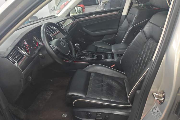Used Volkswagen Phideon 2018 380TSI Two-Wheel-Drive Flagship Edition Left Front Seat