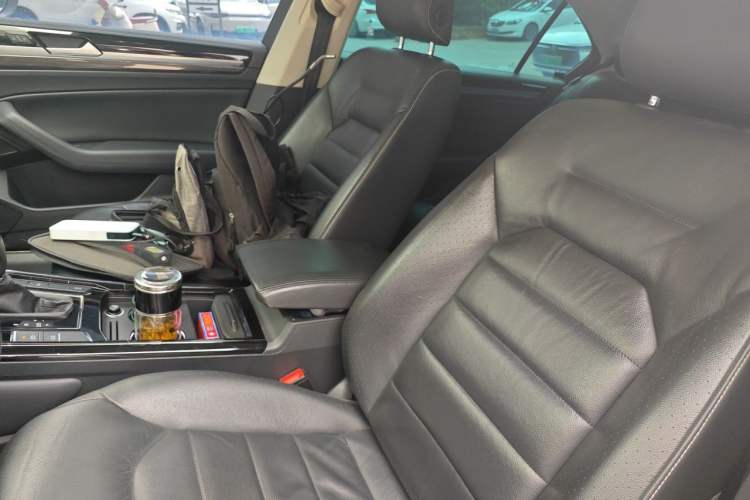 Used Volkswagen Phideon 2018 Revised Version 380TSI Two-Wheel Drive Business Edition Left Front Seat