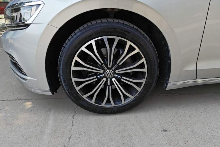 Used Volkswagen Phideon 2018 Revised Version 380TSI Two-Wheel Drive Business Edition Left Front Wheel Hub