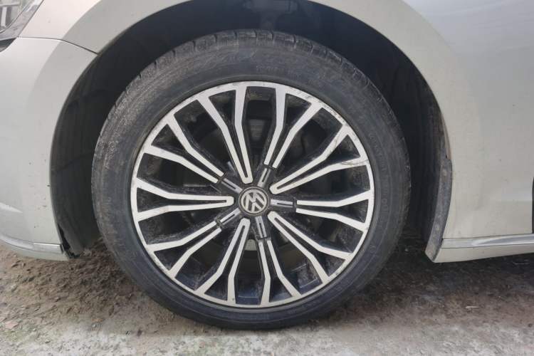 Used Volkswagen Phideon 2018 Revised Version 380TSI Two-Wheel Drive Business Edition Left Front Wheel Hub