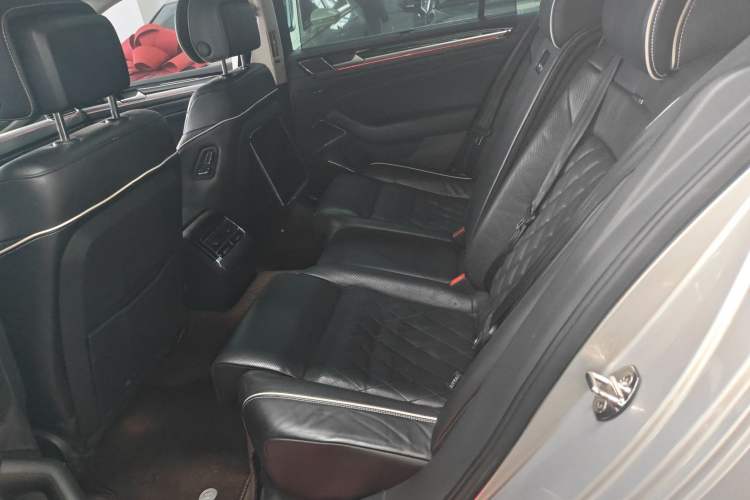 Used Volkswagen Phideon 2018 380TSI Two-Wheel-Drive Flagship Edition Left Rear Seat