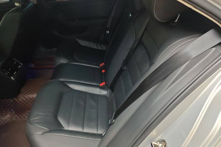 Used Volkswagen Phideon 2018 Revised Version 380TSI Two-Wheel Drive Business Edition Left Rear Seat