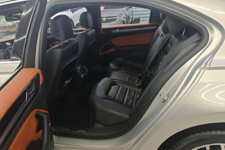 Used Volkswagen Phideon 2018 380TSI Two-Wheel Drive Business Edition Left Rear Seat