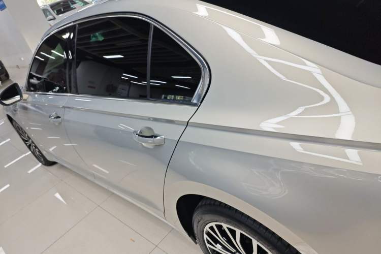Used Volkswagen Phideon 2018 Revised Version 380TSI Two-Wheel Drive Business Edition Left Side