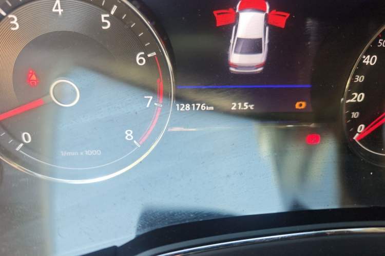 Used Volkswagen Phideon 2018 Revised Version 380TSI Two-Wheel-Drive Flagship Edition Odometer Close Up