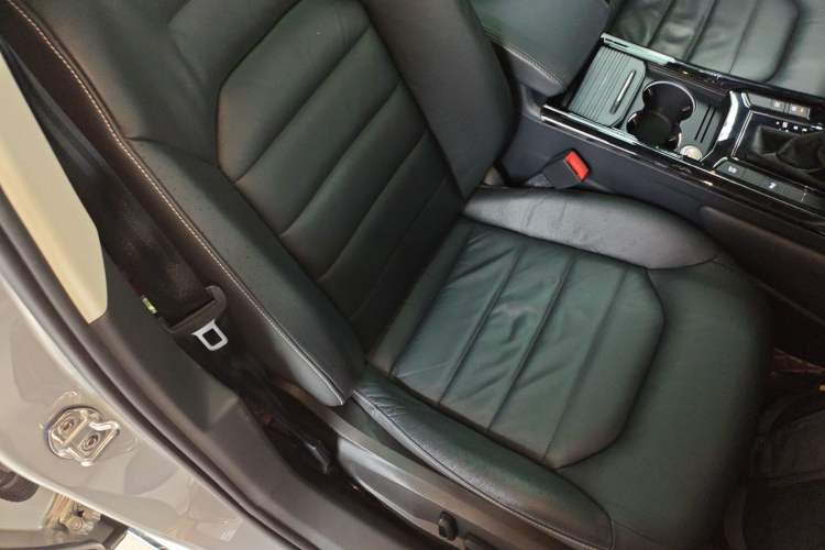 Used Volkswagen Phideon 2018 Revised Version 380TSI Two-Wheel Drive Business Edition Right Front Seat