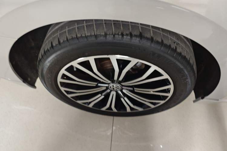 Used Volkswagen Phideon 2018 Revised Version 380TSI Two-Wheel Drive Business Edition Right Rear Wheel Hub