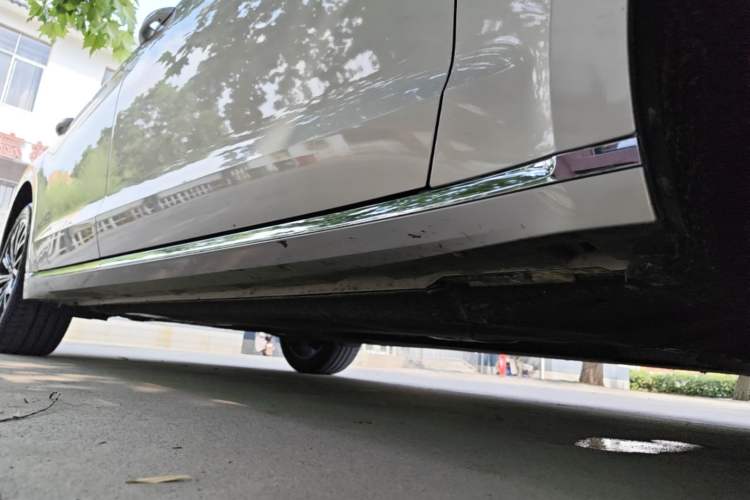 Used Volkswagen Phideon 2018 Revised Version 380TSI Two-Wheel Drive Business Edition Right Side Sill