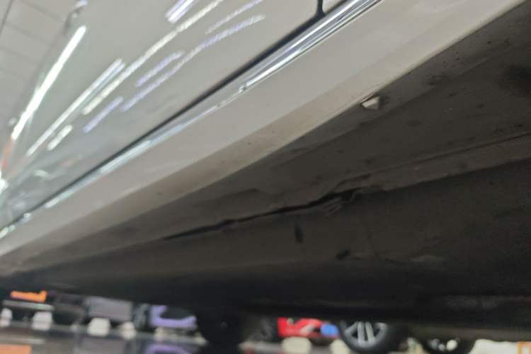 Used Volkswagen Phideon 2018 380TSI Two-Wheel Drive Business Edition Right Side Sill