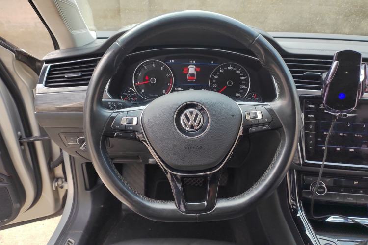 Used Volkswagen Phideon 2018 Revised Version 380TSI Two-Wheel Drive Business Edition Steering Wheel