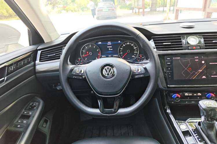 Used Volkswagen Phideon 2018 Revised Version 380TSI Two-Wheel Drive Business Edition Steering Wheel